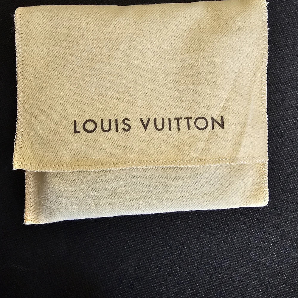 Louis Vuitton Black Epi 6 Key Holder - Picture 5 of 9